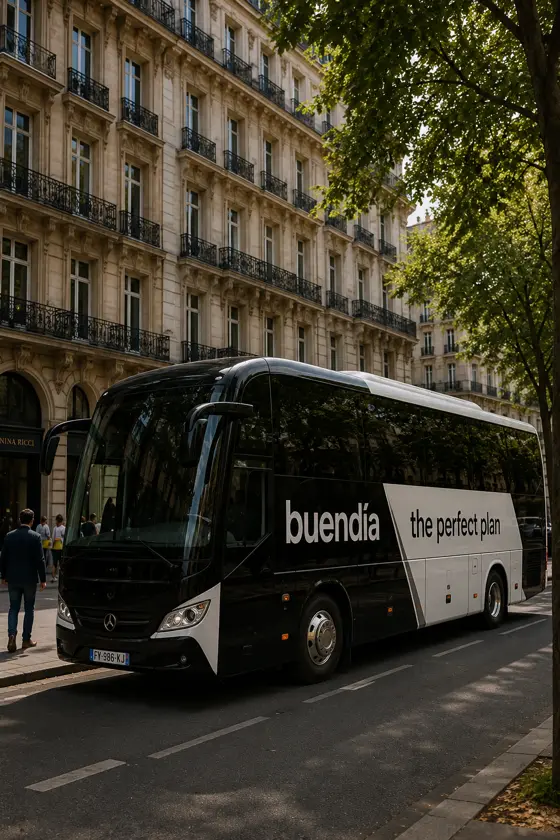 Autobús propio de buendía en ruta