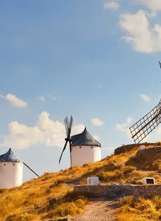 Tour a pie por Campo de Criptana y entrada a un molino