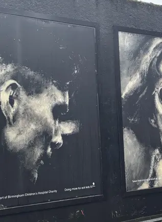 Este free tour te acerca al mural de los Peaky Blinders y otros lugares clave en su historia.
