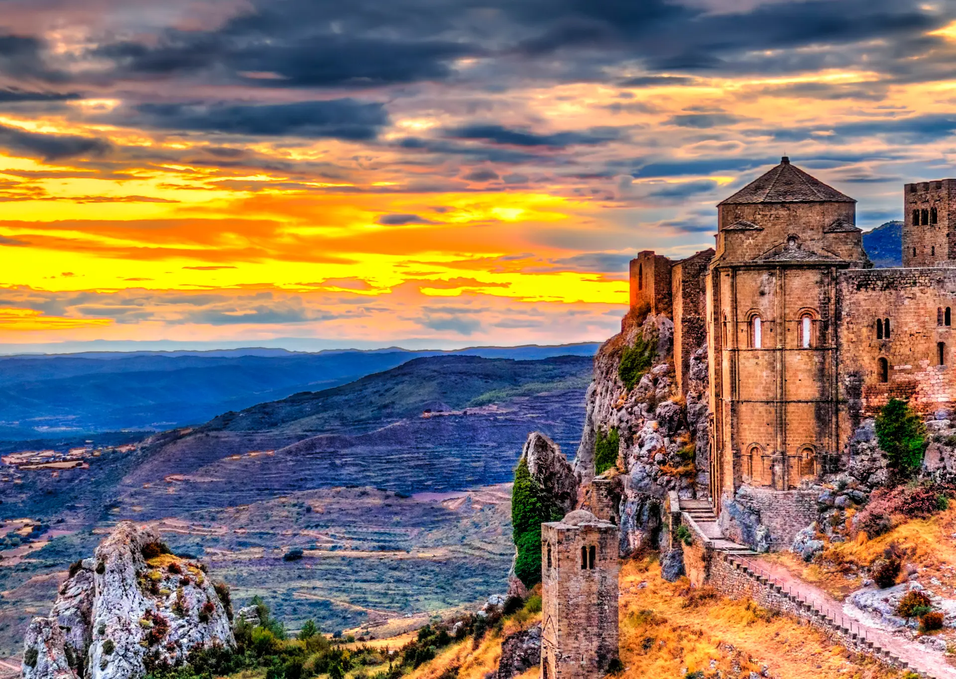 Vista del Castillo de Loarre al atardecer