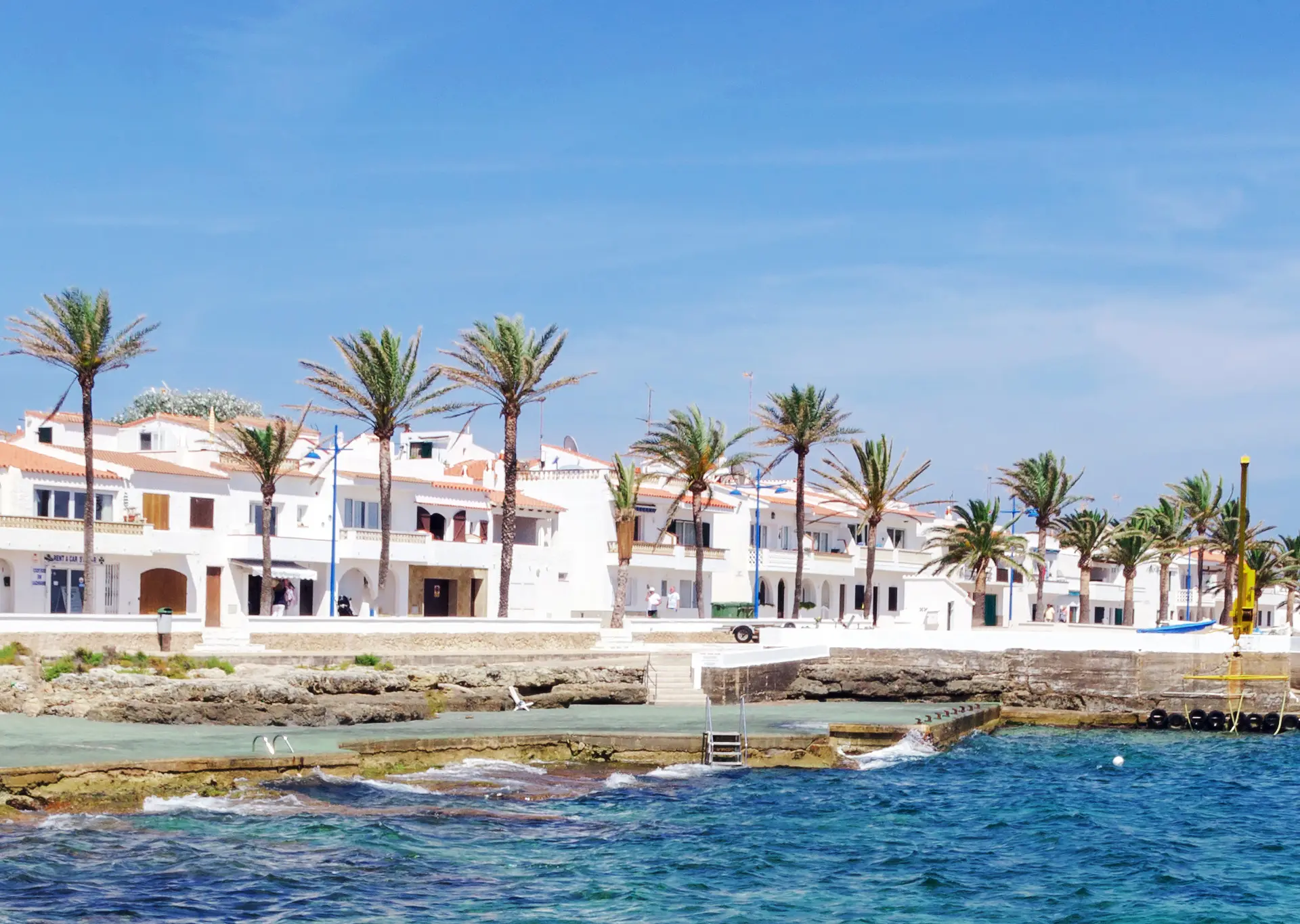 Paseo marítimo del pueblo de S'Algar en la costa sur este de la isla de Menorca en Baleares