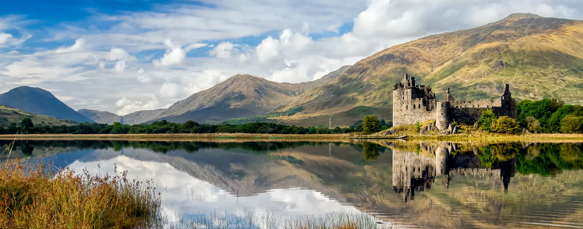 Las ruinas del castillo de Kilchurn están en Loch Awe, el lago de agua dulce más largo de Escocia - Excursiones y vistas guiadas en Español- Buendía