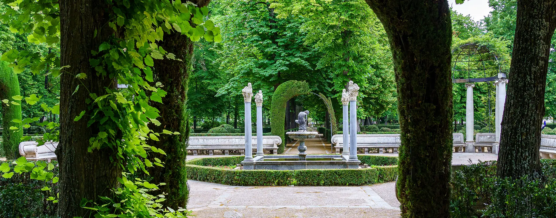 Fuentes y estatuas en los jardines del Palacio Real de Aranjuez - Visita Guiada Aranjuez - Actividades y Excursiones Buendía Comunidad de Madrid