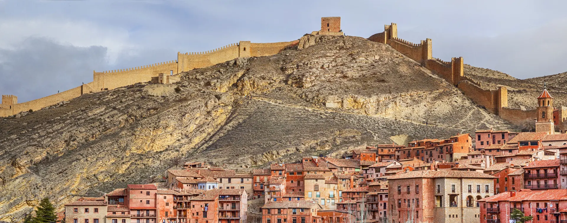 Pueblo medieval de Albarracín y sus murallas en provincia de Teruel - Free Tour Albarracín Imprescindible - Visitas guiadas y Excursiones Buendía Aragón 