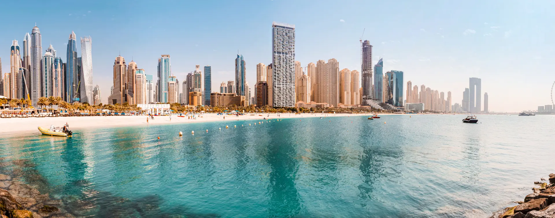 Playa soleada y paisaje urbano en Abu Dabi, Emiratos Árabes Unidos - Excursiones, Visitas guiadas, Actividades, Free tours en español Buendía Emiratos Árabes