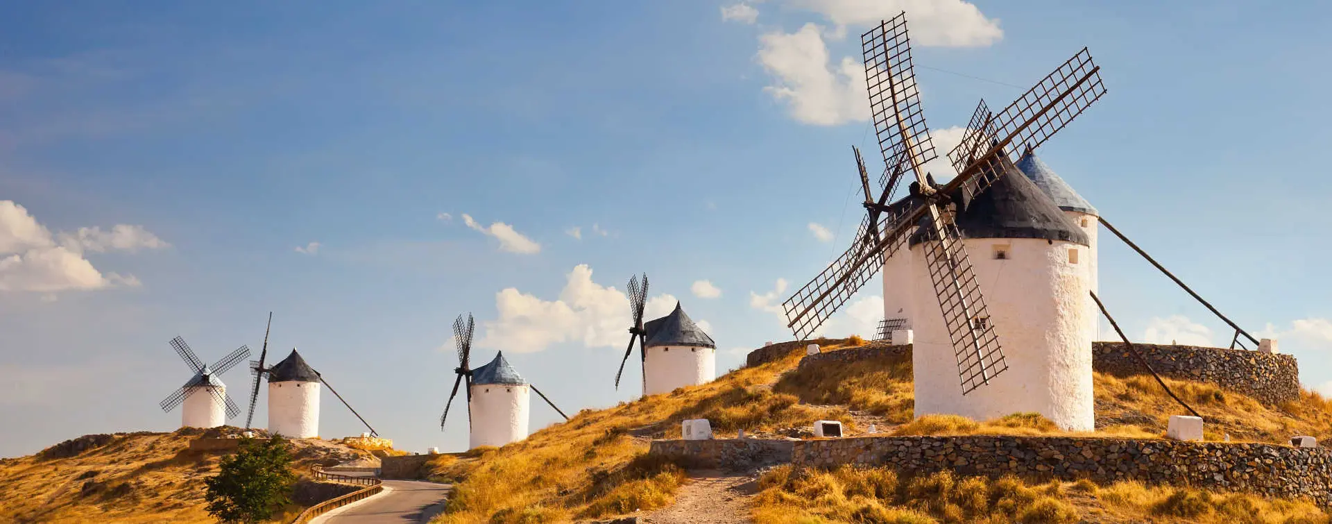 Tour a pie por Campo de Criptana y entrada a un molino