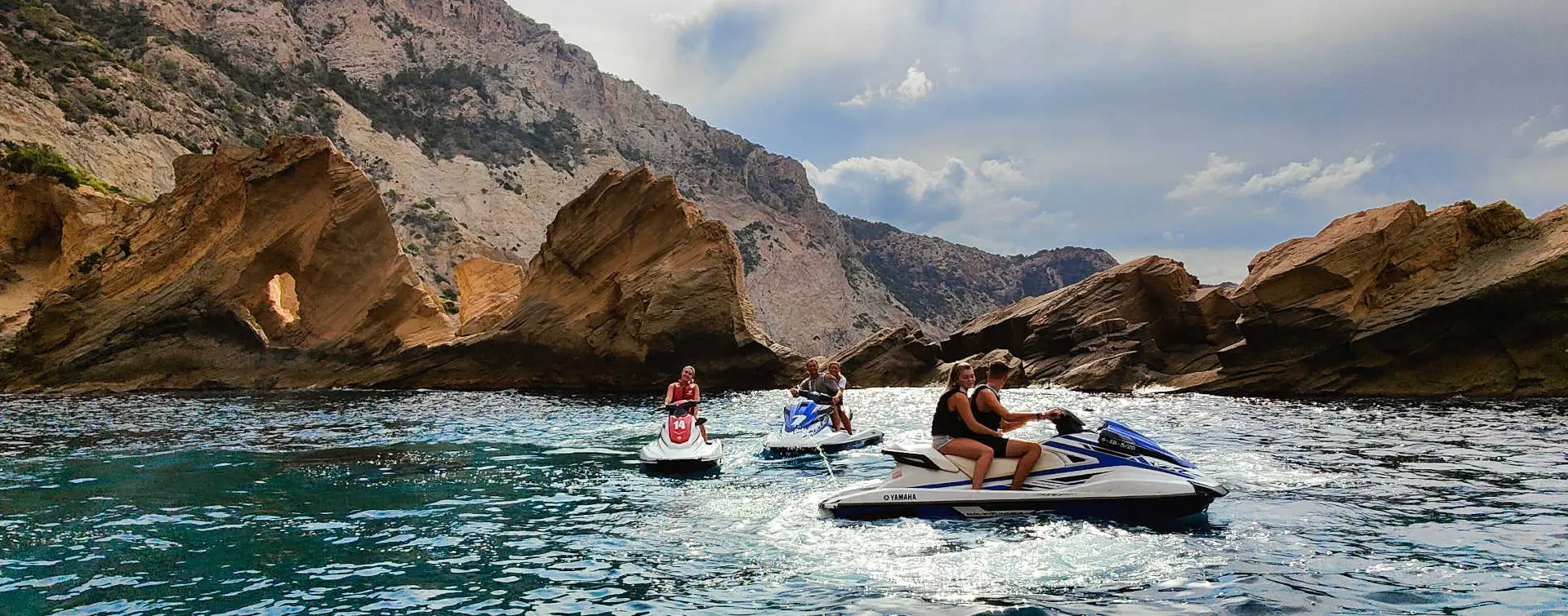 Excursión en moto de agua a Atlantis desde Sant Antonio, en Ibiza.