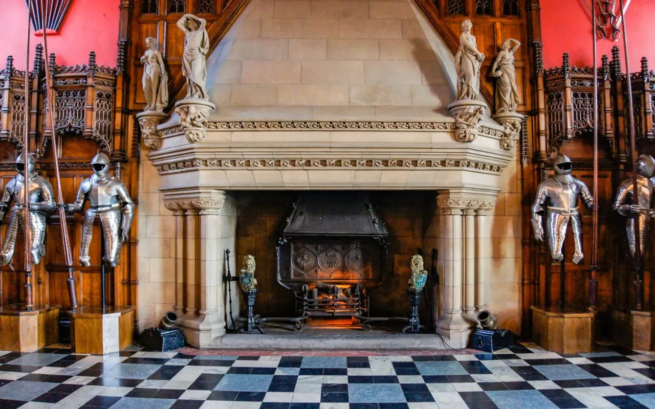 Impresionante vestíbulo en el interior del Castillo de Edimburgo.