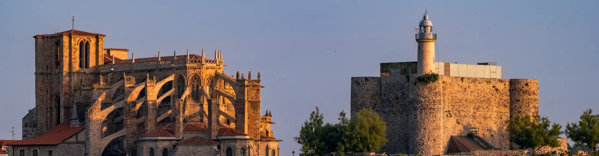 Amanecer en la ciudad de Castro Urdiales, Cantabria