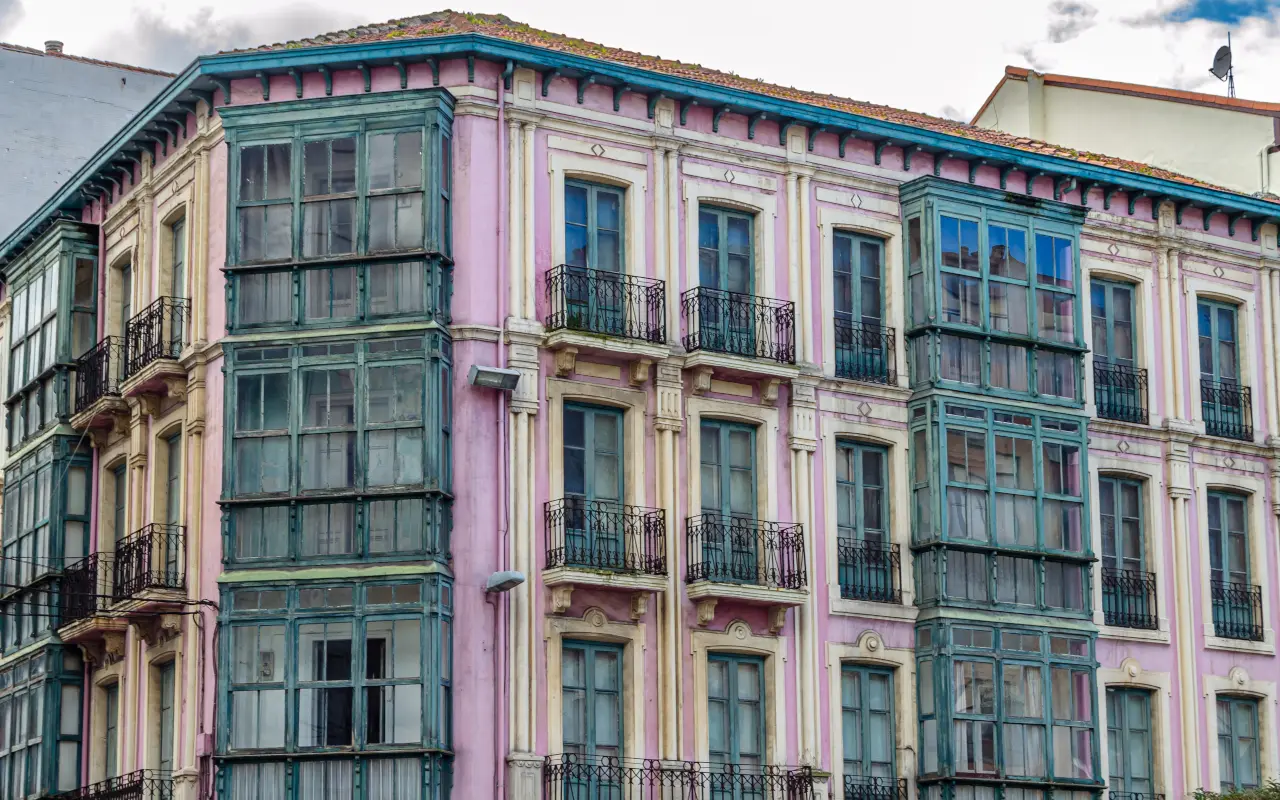 Edificios distintivos de la localidad de Torrelavega, Cantabria