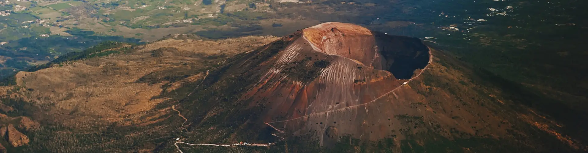 Imagen aérea del volcán en el monte Vesubio, Napoles