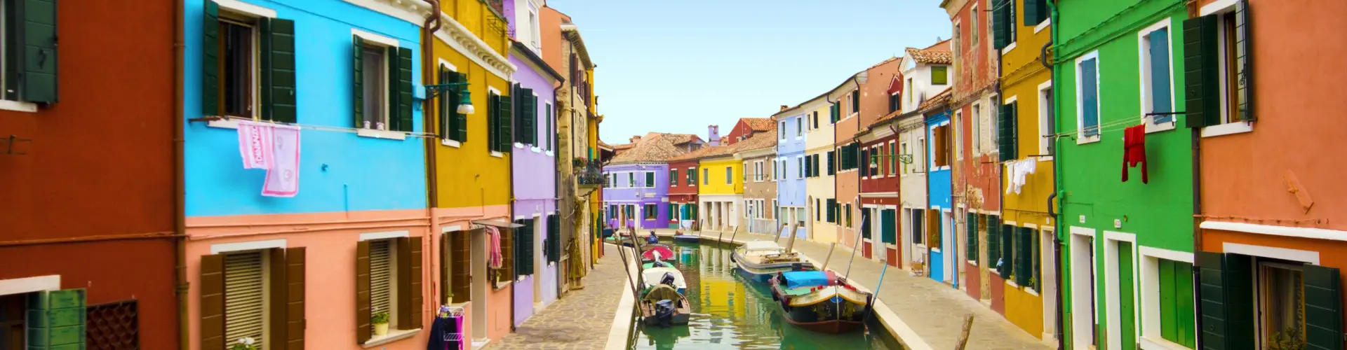 Casas coloridas en la isla de Burano, Venecia