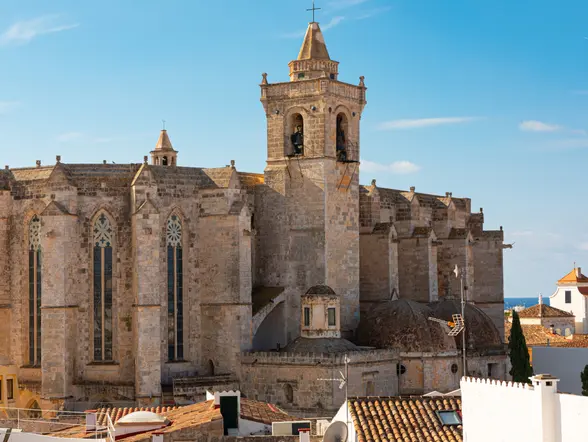 Catedral de Ciudadela, construida sobre una antigua mezquita, símbolo religioso y arquitectónico del casco antiguo.