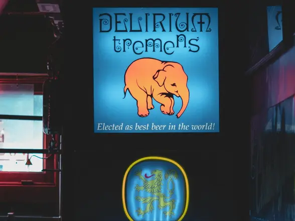 Cartel luminoso de Delirium Tremens Bruselas