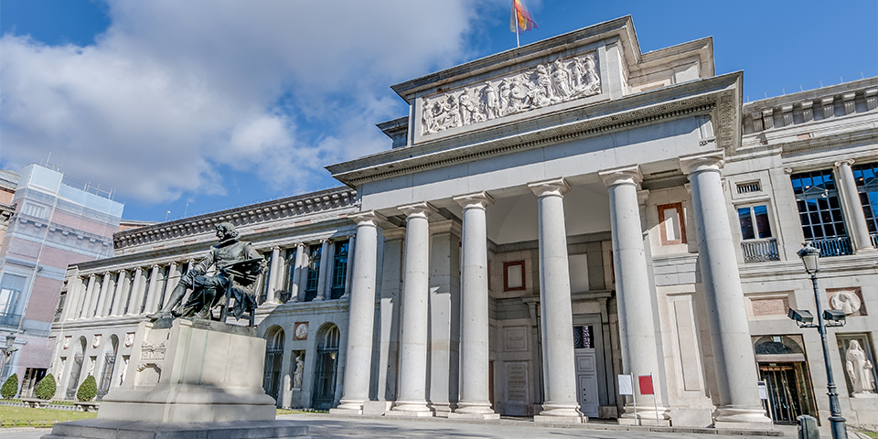 Fachada del Museo del Prado y estatua de Cervantes en Madrid-Visita Guiada al Museo del Prado y Reina Sofía