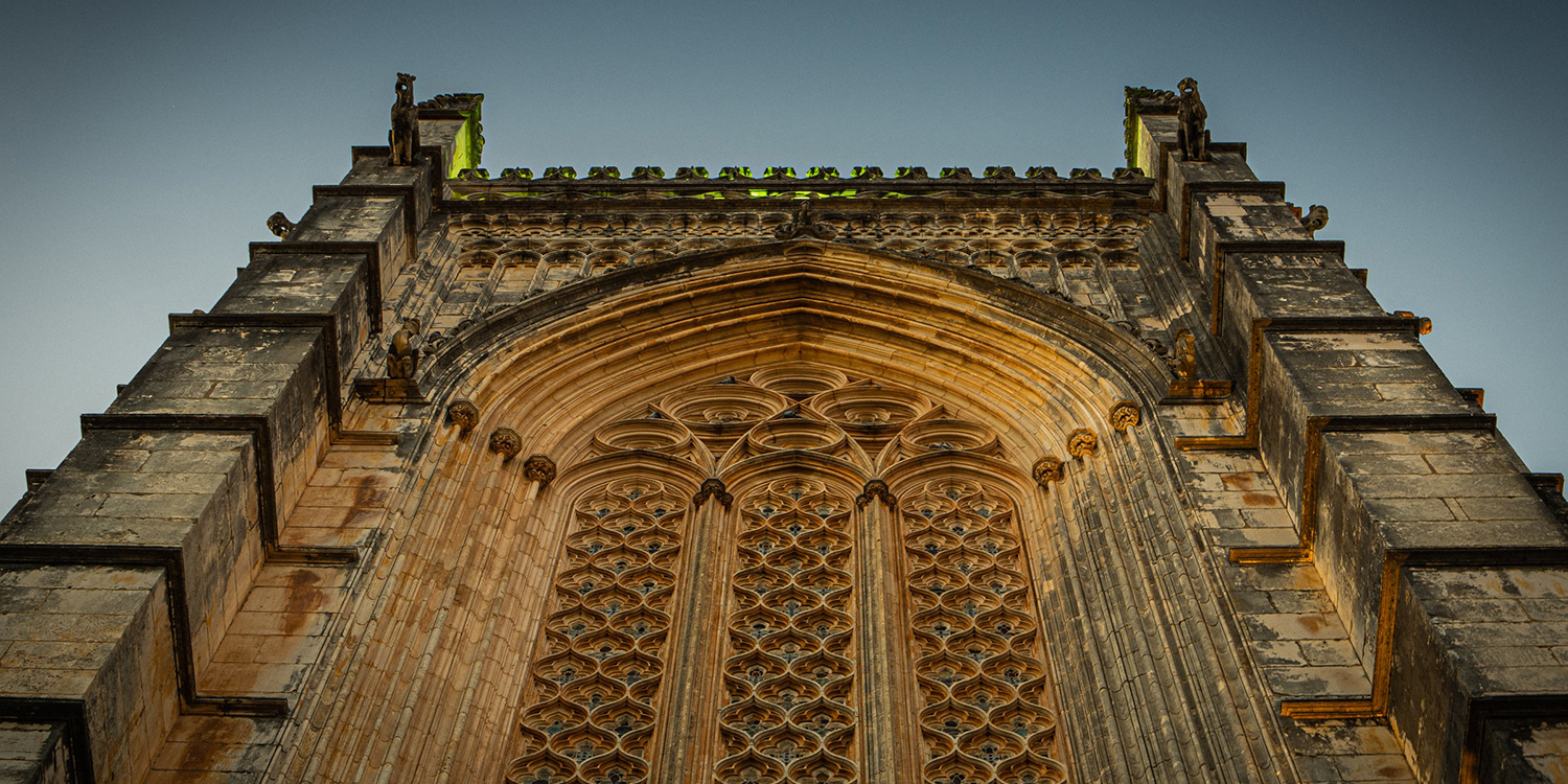 Detalle gótico de la fachada del Monasterio de Batalha.