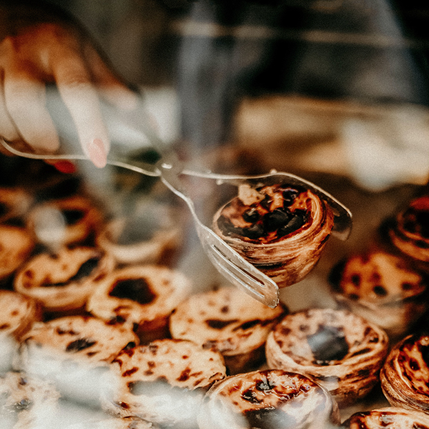 Típico postre lisboeta, Pastel de nata - Tour Gastronómico por Lisboa - Actividades y Excursiones Buendía en Portugal