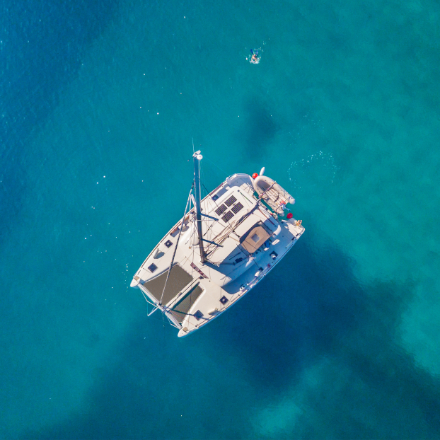 Excursión en Catamarán en la Costa Blanca - Paseo en Catamarán por la Bahía de Altea - Actividades y Excursiones Buendía Tours Comunidad Valenciana
