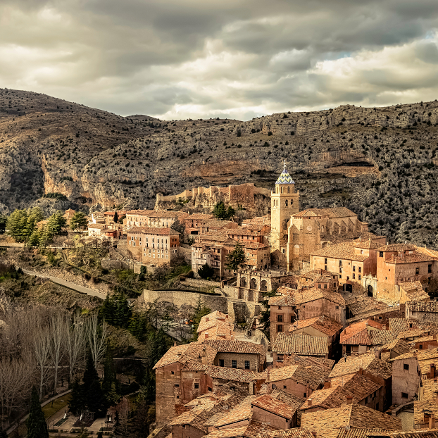 Pueblo medieval de Albarracín y sus murallas en provincia de Teruel - Free Tour Albarracín Imprescindible - Visitas guiadas y Excursiones Buendía Aragón 