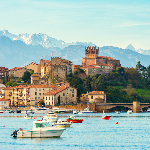 Pueblo de San Vicente de la Barquera - Tour por los pueblos de la Costa Occidental Cántabra - Visitas guiadas y Free tours Buendía Tours Cantabria 