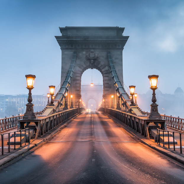 Puente de las Cadenas en Budapest - Free Tour Misterios y Leyendas de Budapest - Excursiones y Visitas guiadas Buendía Hungría