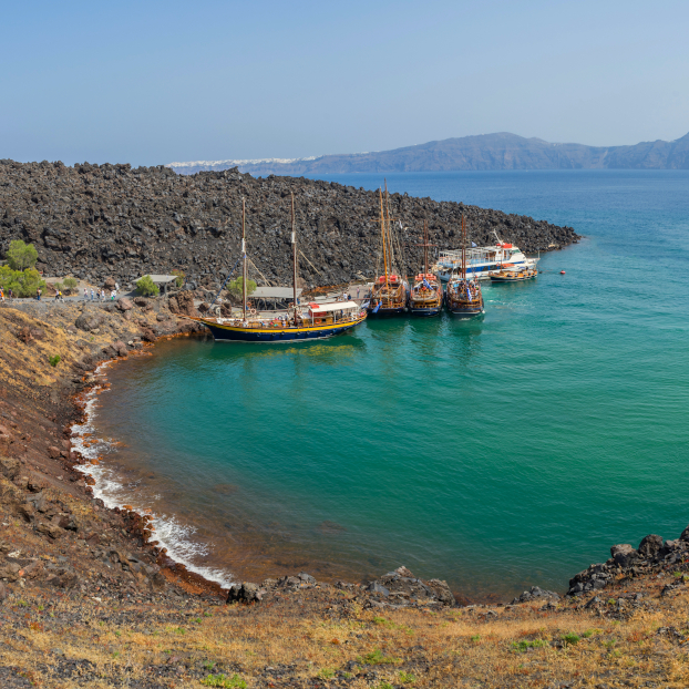 Aguas termales de azufre verde en Palea Kameni - Crucero por las Islas Volcánicas, Hot Springs y Thirassia desde Santorini - Excursiones y Visitas guiadas Buendía Tours Grecia