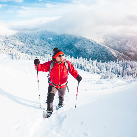 Excursiones en raquetas de nieve por los alrededores de la estación de esquí de Baqueira Beret - Ruta en Raquetas de Nieve por Fuentes de Invierno - Actividades,  Experiencia al aire libre, Ocio y Turismo activo Buendía Val d'Aran