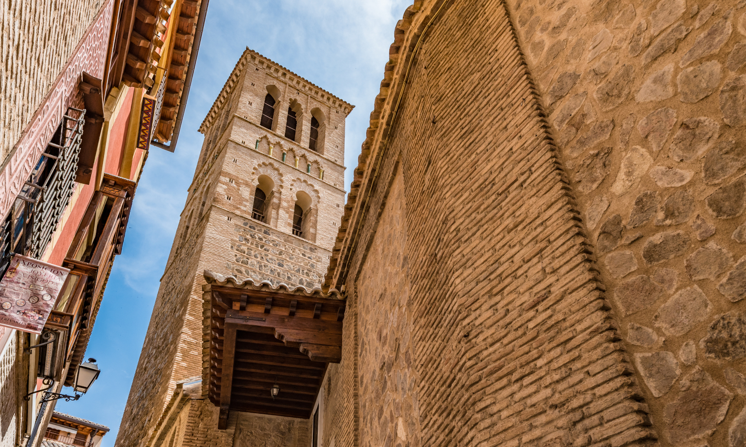 La Iglesia de Santo Tomé es conocida principalmente por albergar una de las pinturas más famosas del mundo: "El Entierro del Conde de Orgaz" de El Greco.