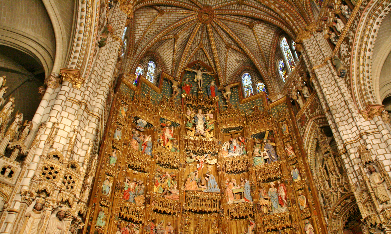 El Altar Mayor de la Catedral es una obra maestra del Renacimiento español diseñado por Alonso de Covarrubias.