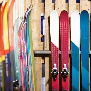 Alquilar skis en Fuentes de Invierno