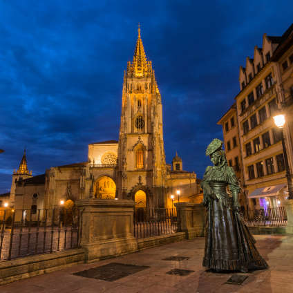 Visita guiada por Oviedo de noche