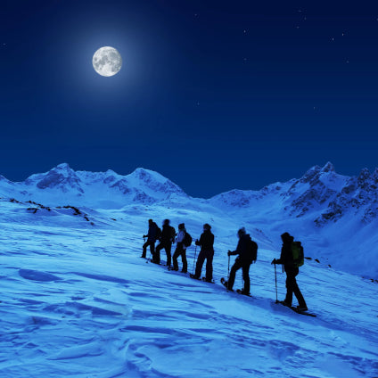 Ruta nocturna en raquetas de nieve por Fuentes de Invierno
