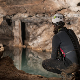 Espeleología por la cueva acuática El Molino - Matienzo, Cantabria - Actividades deportivas Buendía