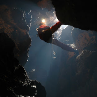 Espeleología por la Cueva Coventosa, en Arredondo, Cantabria - Actividades deportivas Buendía