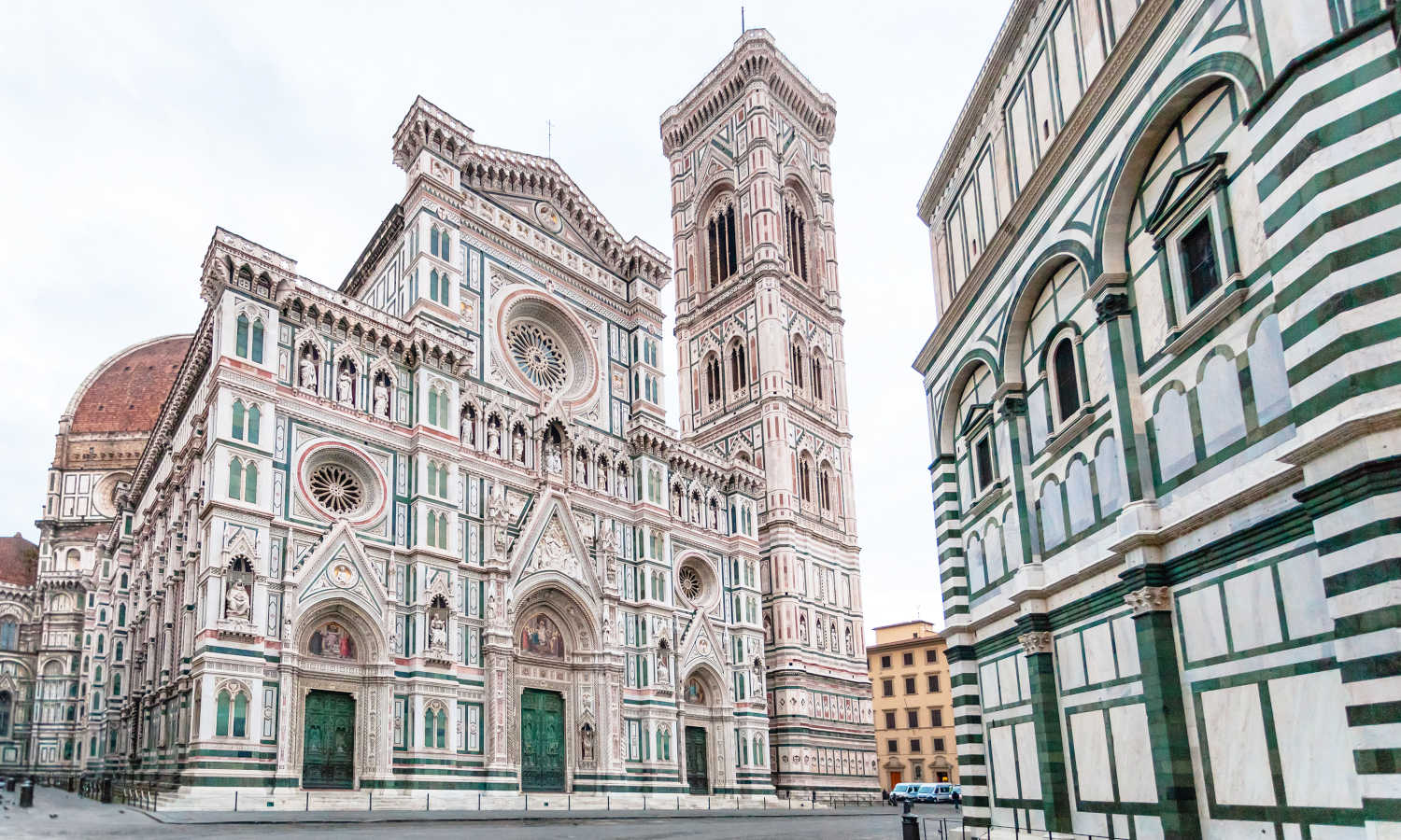 Por las calles del centro histórico llegaremos a la magnífica y majestuosa Catedral de Santa Maria del Fiore.