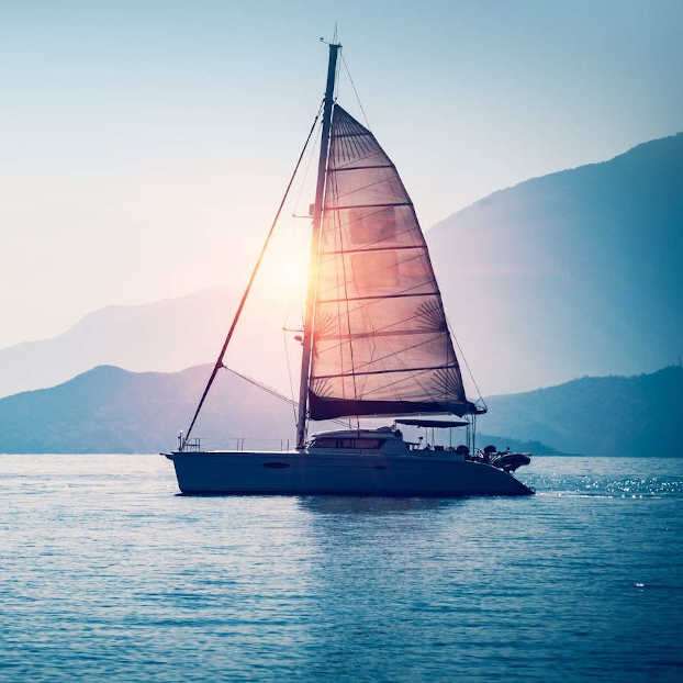 Crucero en catamarán al atardecer en Málaga