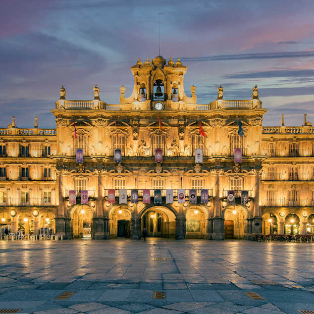 Tour a pie nocturno por Salamanca