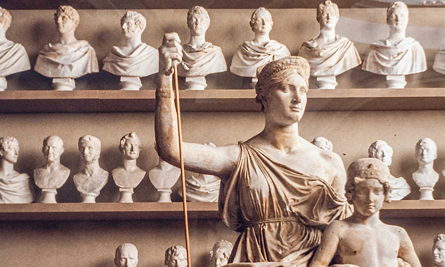 También encontraremos obras de Botticell, Pontormo o Juan de Bolonia.