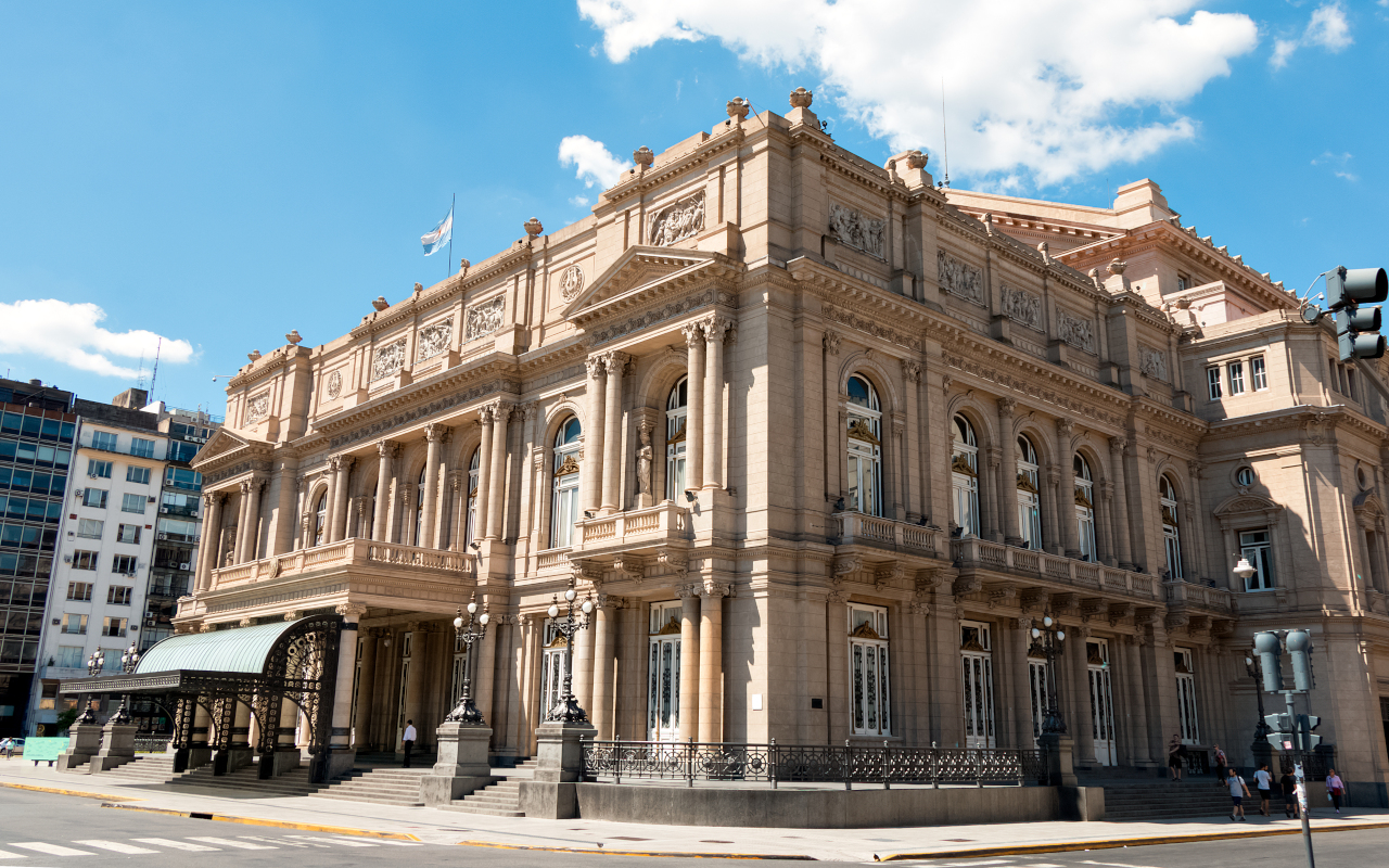Tendrás acceso al Teatro Colón en este tour por Buenos Aires al completo.