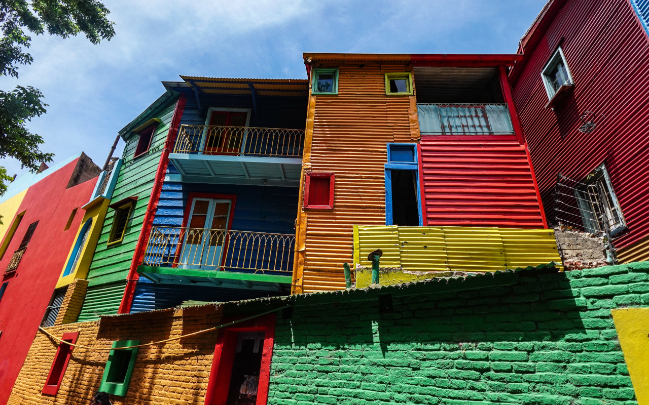 Los colores de la calle Caminito se quedarán grabados en tu retina gracias a este tour por Buenos Aires con traslados incluidos.