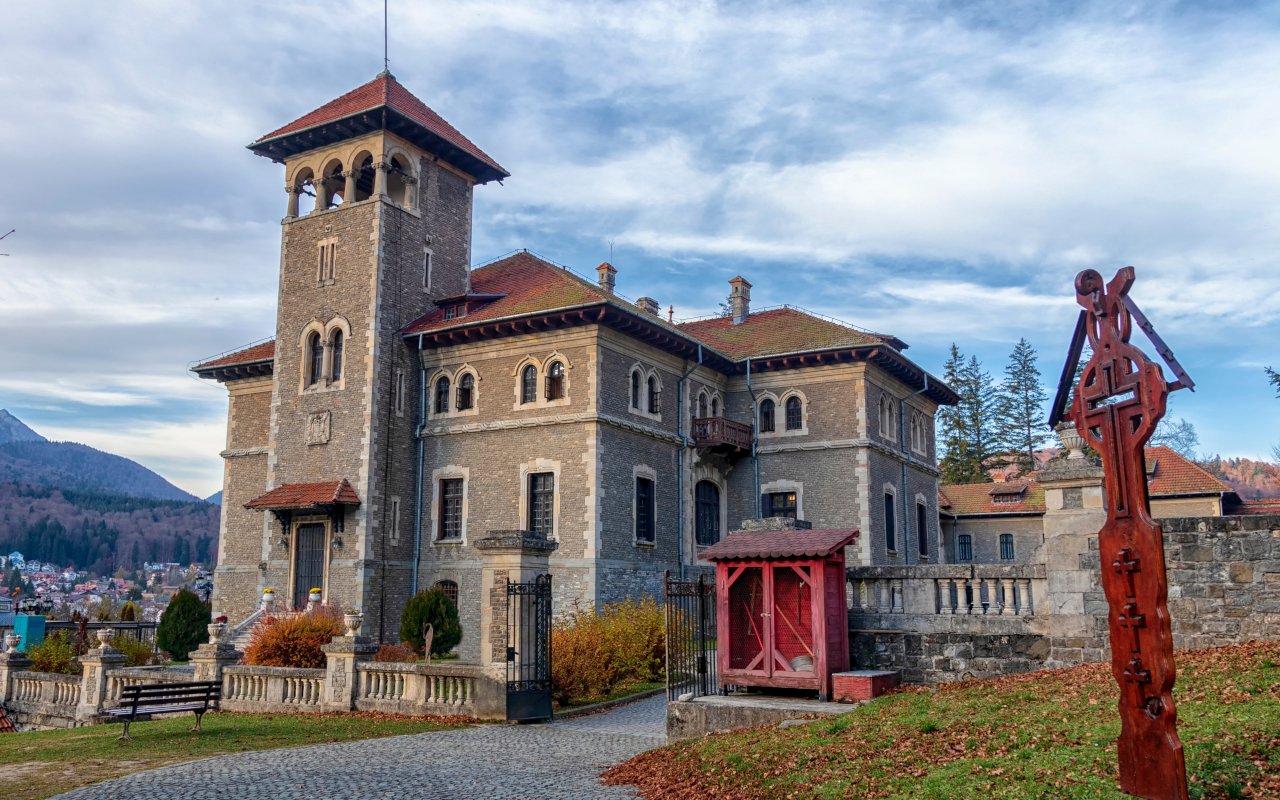 El Castillo Cantacuzino, ubicado en Busteni, ocupa una extensión de 3.148 metros cuadrados.