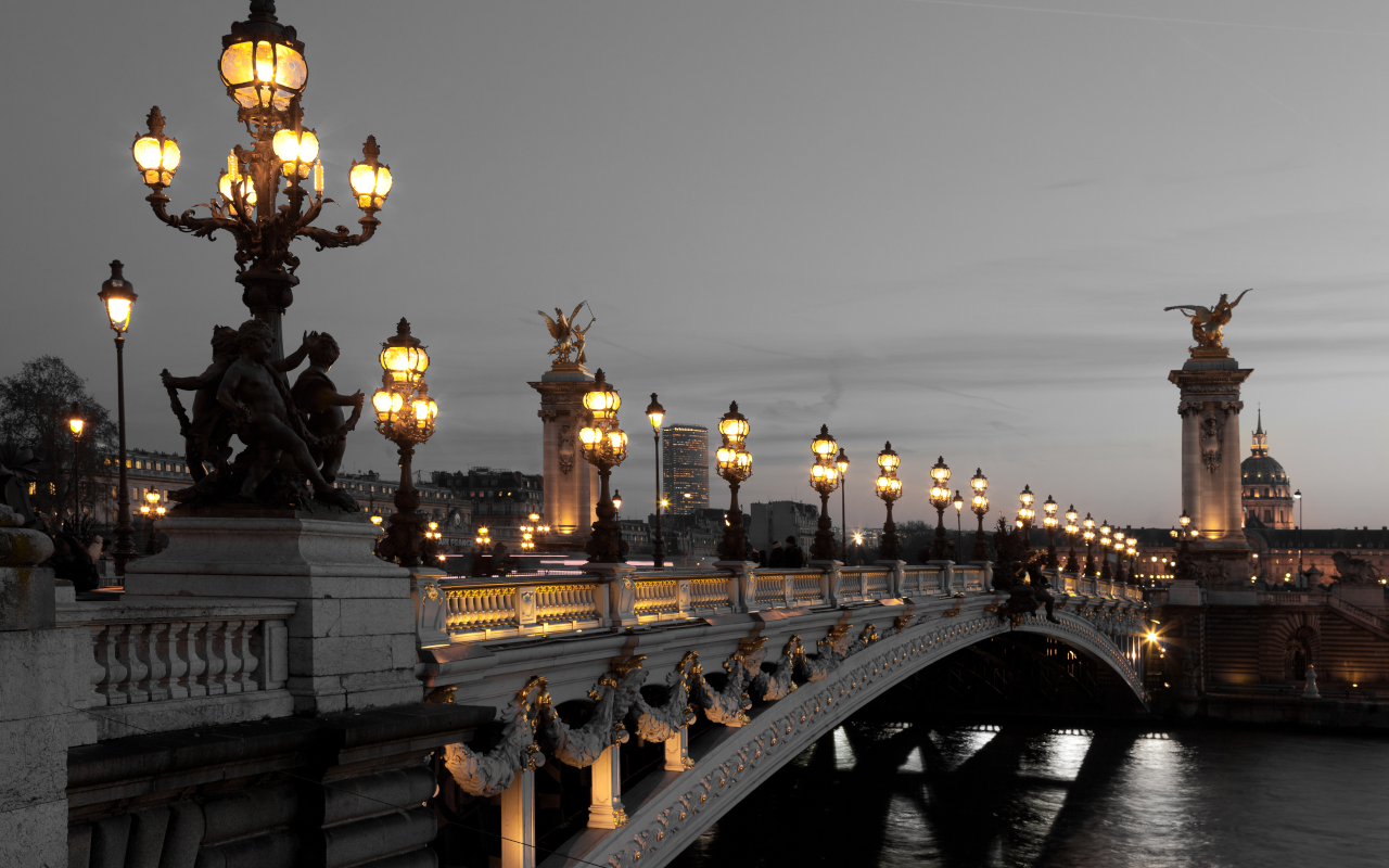 Puente de París con niebla, el ambiente que protagonizará este free tour de misterios y leyendas de París.
