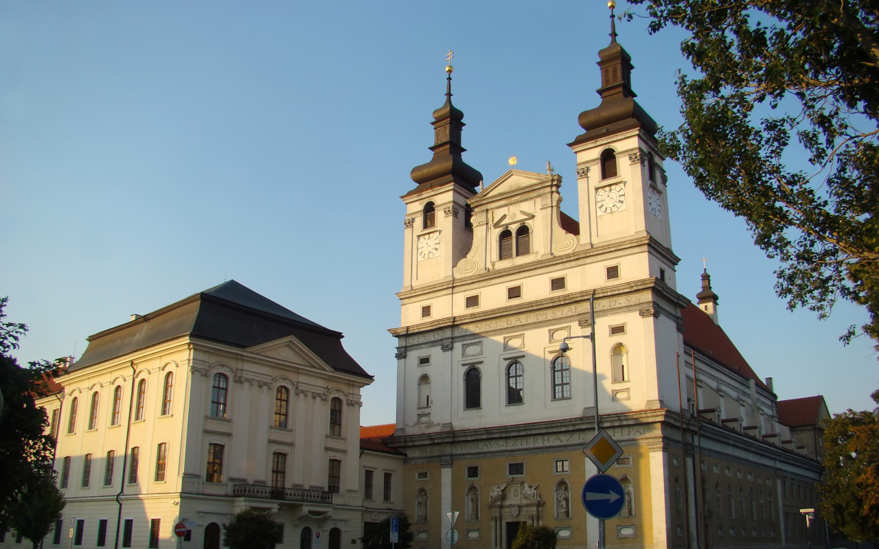 Fachada de la Iglesia de San Juan Bautista en Trnava.