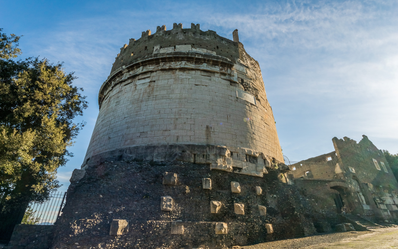 Tumba de Cecilia Metella, uno de los monumentos que se encuentran en la Via Appia.