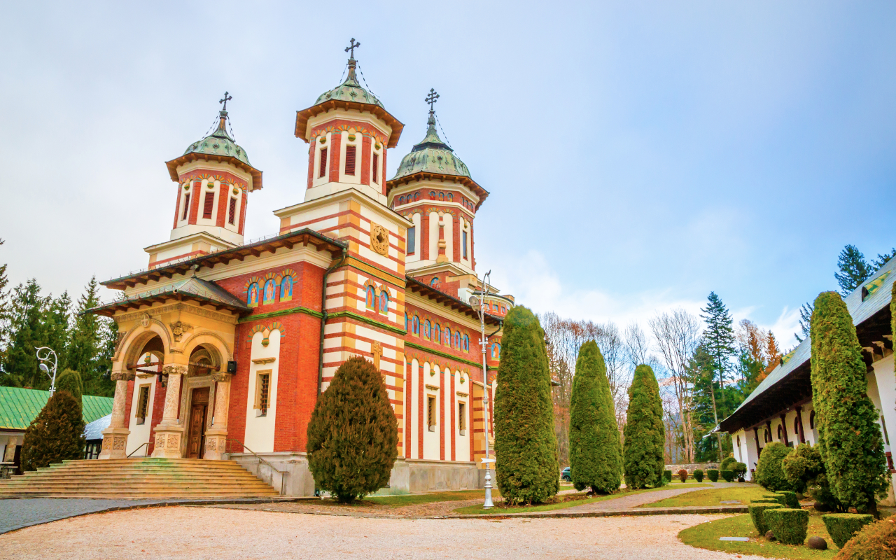 Monasterio de Sinaia, una imponente pieza monumental en el condado de Prahova.