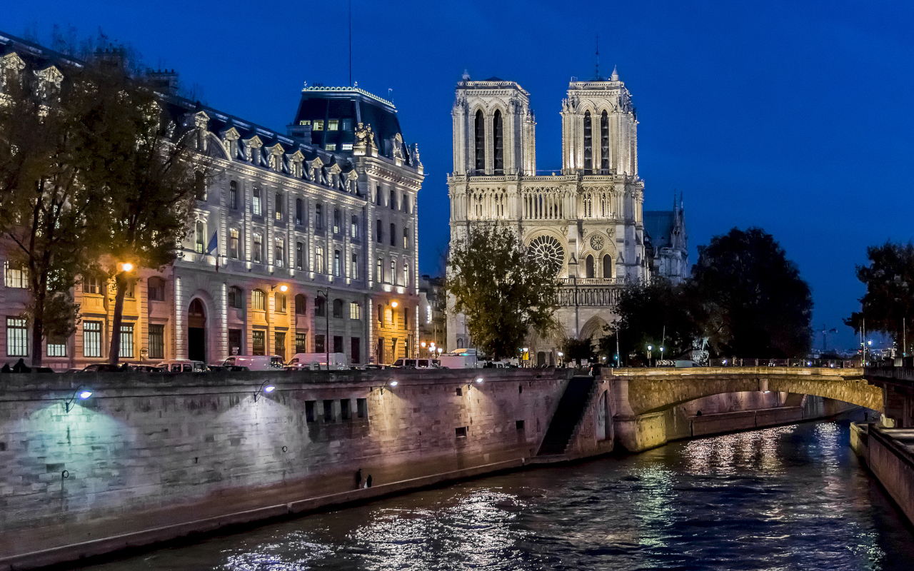 Notre Dame, una iglesia que, a pesar de su belleza, guarda historias de maldiciones.