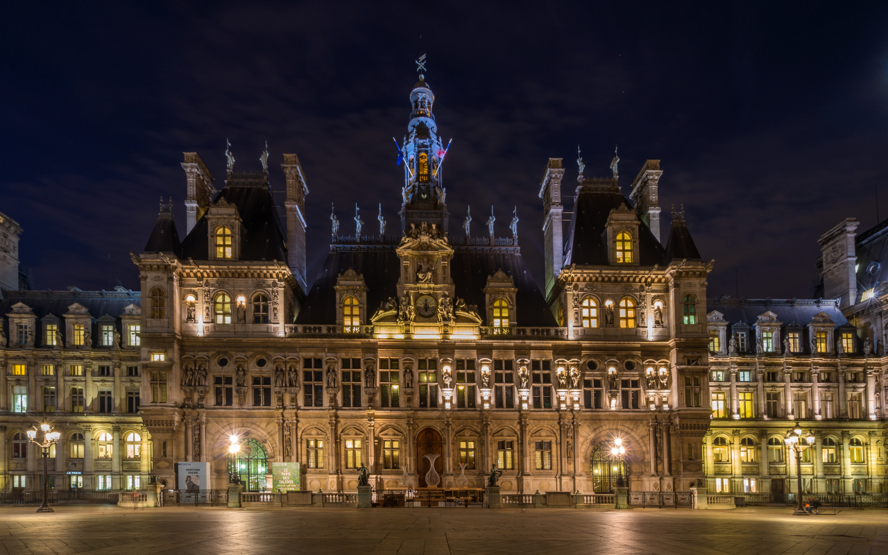 Ayuntamiento de París, situado en Place de Grève, una plaza oscura de este free tour.
