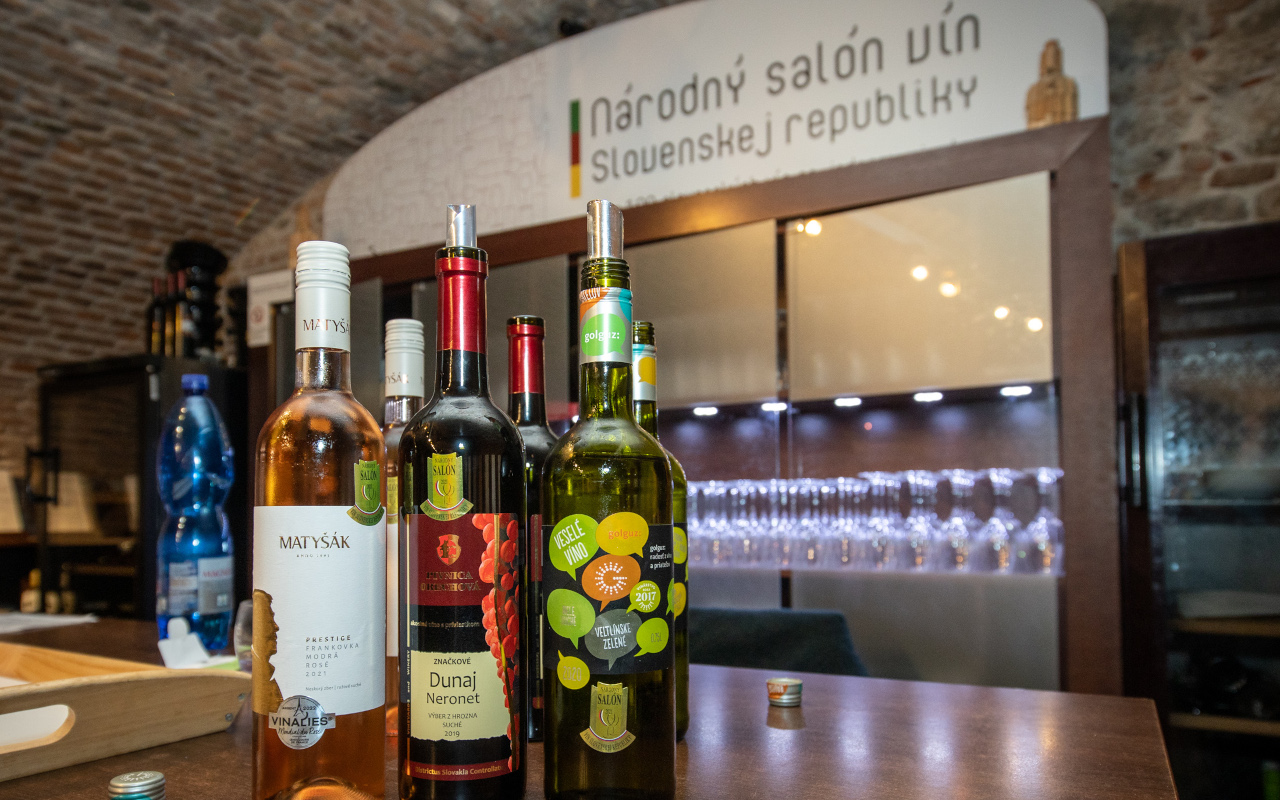 Selección de vinos locales bratislavos para la cata.