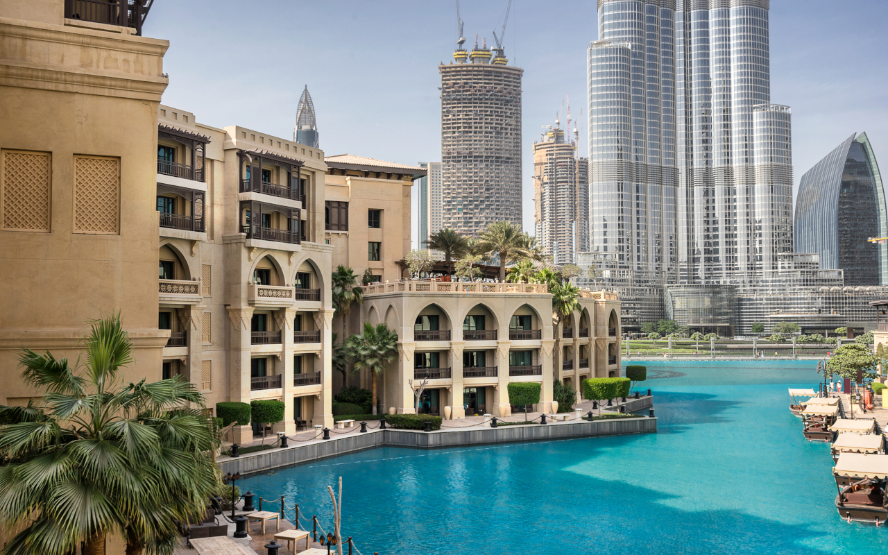 El lujoso mercado, Souk Al Bahar, se encuentra en pleno centro de Dubai.