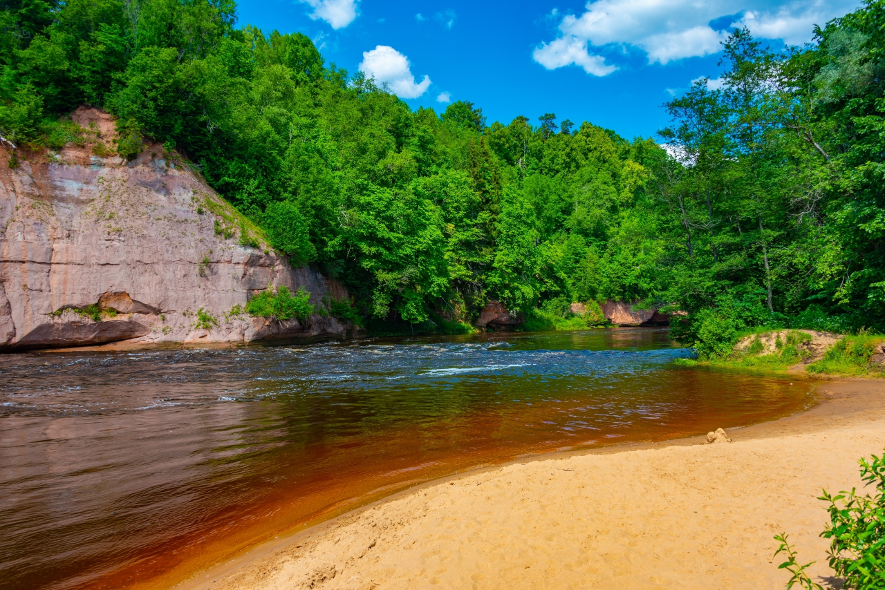 El Parque Nacional de Gauja alberga impresionantes acantilados.